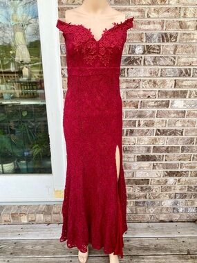 Red Floral Lace Off The Shoulder Maniju Prom Formal Dress Size Medium